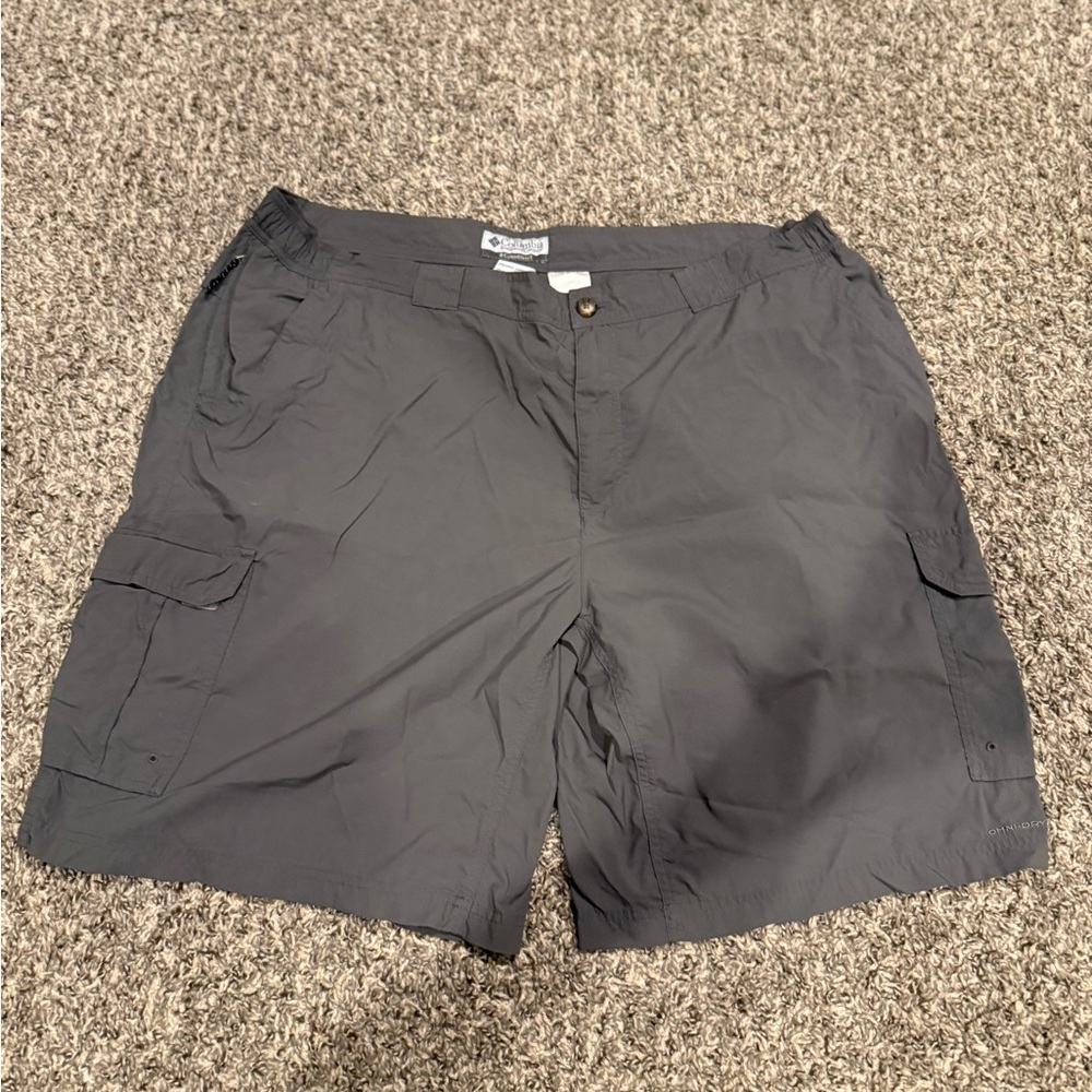 Columbia Men's Gray Cargo Shorts
